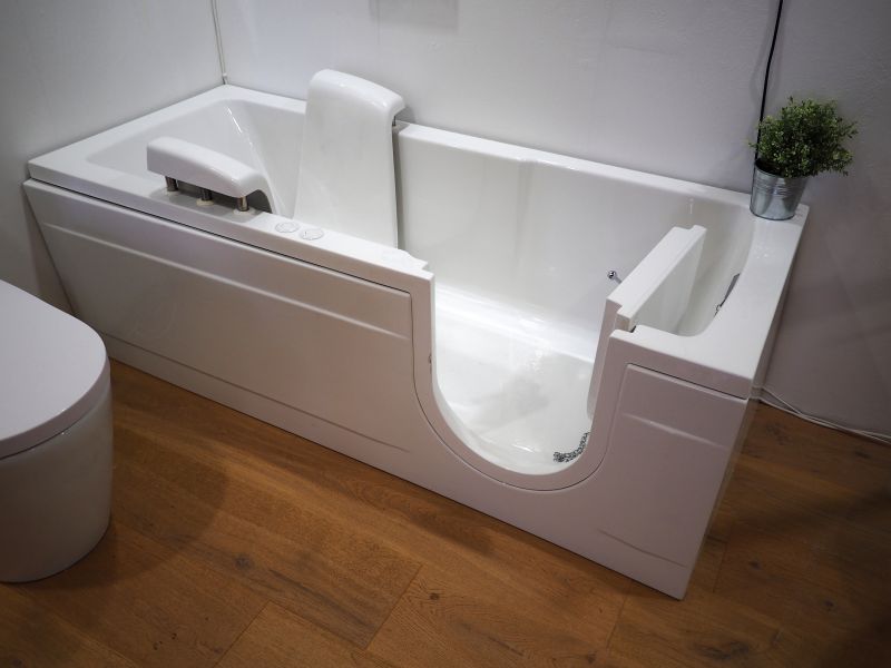Compact Bathtubs